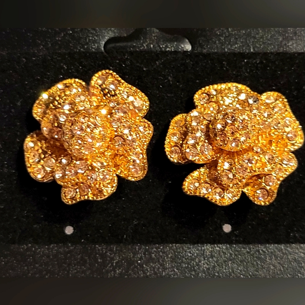 Elegant Gold Tone Rhinestone Floral Stud Earrings